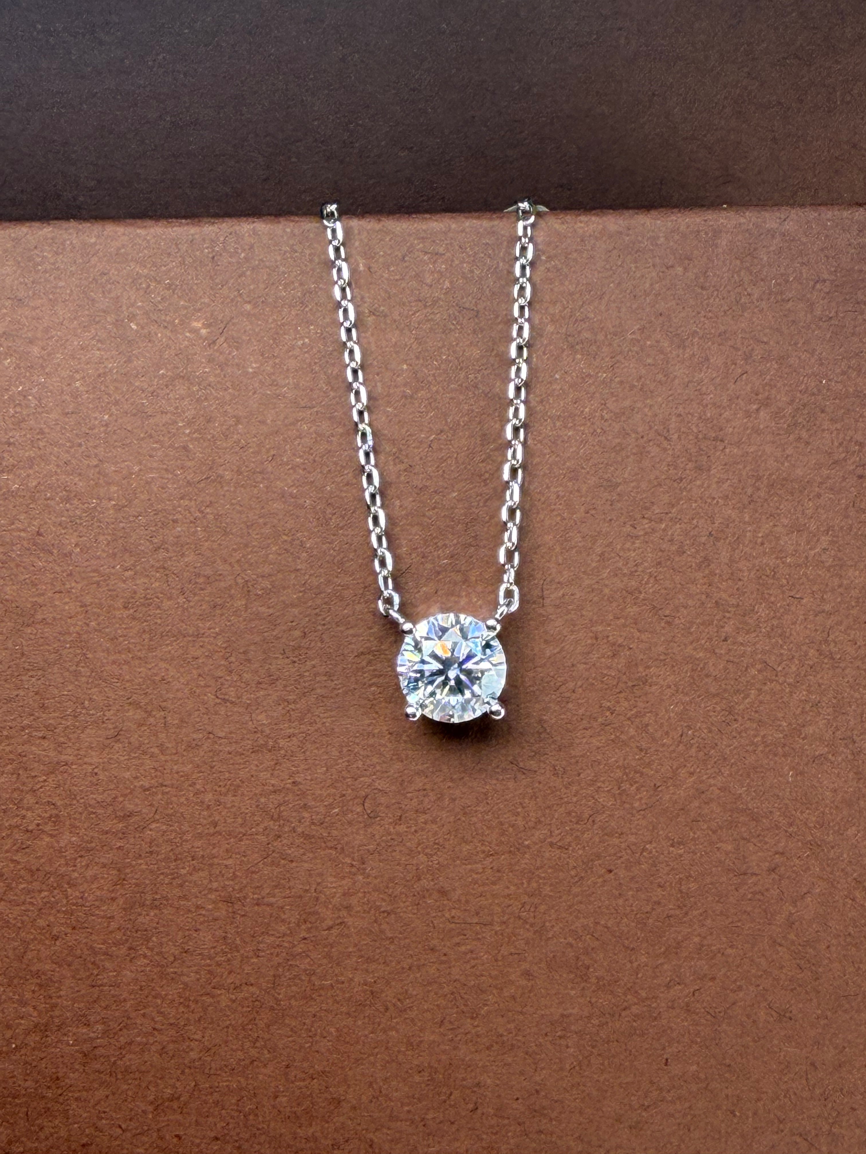 PUNTO LUCE MOISSANITE